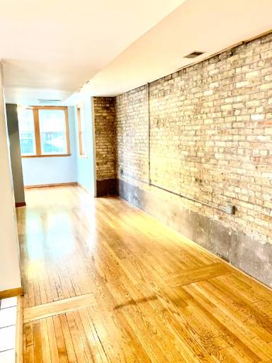 Main picture of 2336 N Sacramento Ave