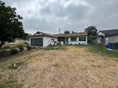 Main picture of 2520 Kellogg Park Dr