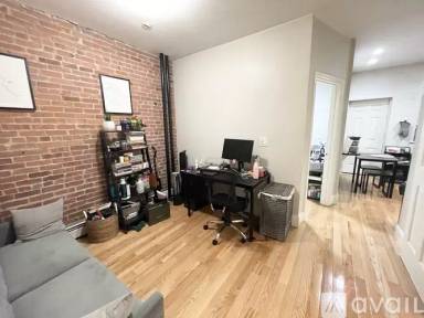 Main picture of 51 Joy St