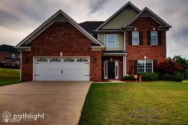 Main picture of 710 Hickory Ln