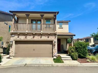 Main picture of 241 Aria Ave S