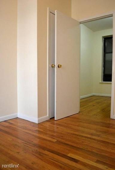 Main picture of 134 W 109th St