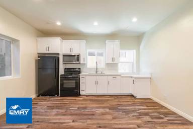 Main picture of 3258 Dundas St