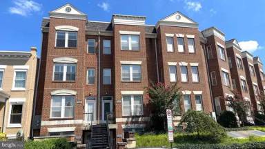 Main picture of 524 15th St SE