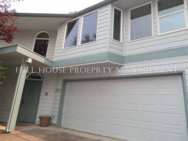 Main picture of 727 S 72nd St