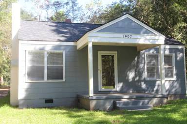 Main picture of 1405 W Lincoln Ave