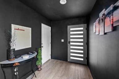 Main picture of 5342 Carlin St