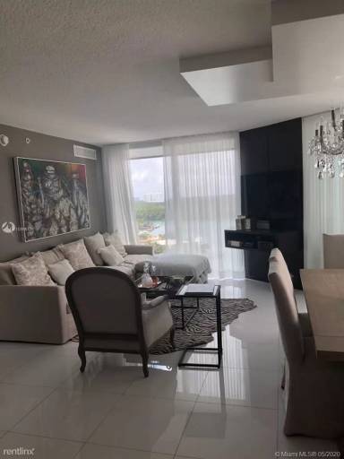 Main picture of 250 Sunny Isles Blvd