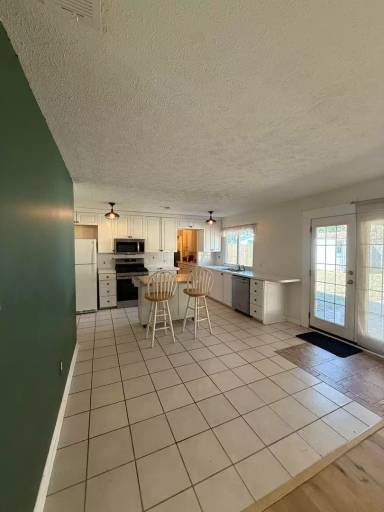 Main picture of 24 Canterbury Cir