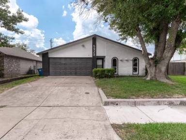 Main picture of 5920 Maple Ln