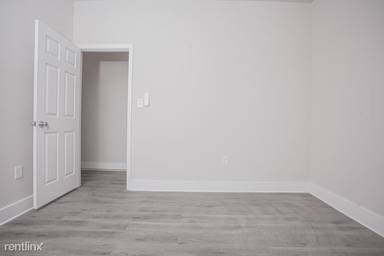 Main picture of 2332 N Woodstock St