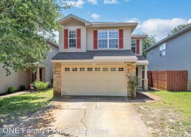 Main picture of 825 Sugar Plum Ln