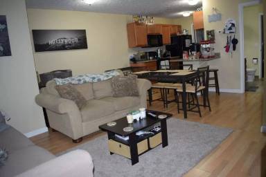 Main picture of 625 Elm St