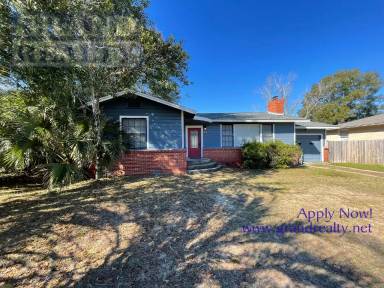 Main picture of 1810 E Cross St