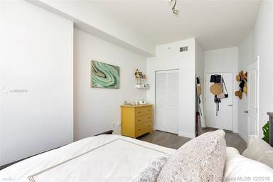 Main picture of New Wave Condo
