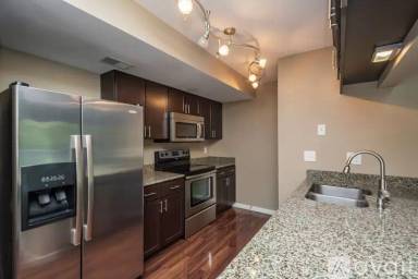 Main picture of 1000 Oakcrest St