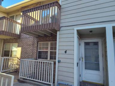 Main picture of 1865 Terry St