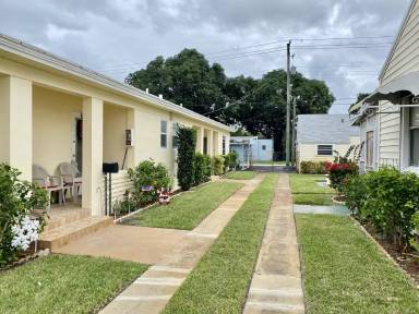 Main picture of 1705 Van Buren St