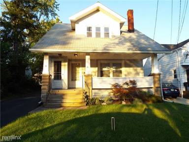 Main picture of 11 Oakwood Ave