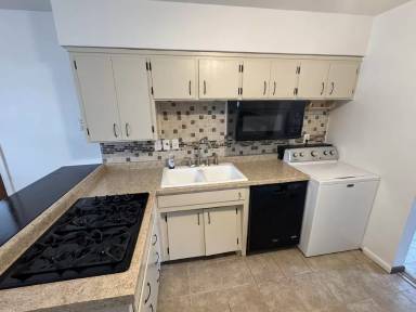 Main picture of 425 Beverly Hills St