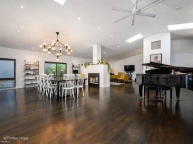 Main picture of 1366 W Huron St