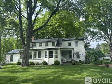 Main picture of 269 Farmingville Rd