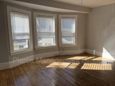 Main picture of 521 Massabesic St