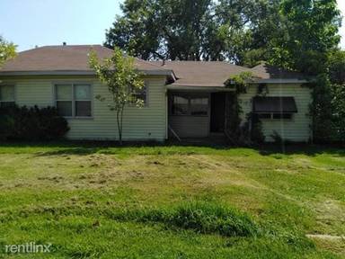 Main picture of 201 E Fowler St