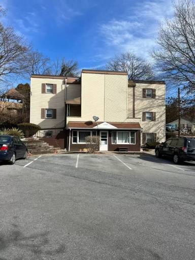 Main picture of 5200 Earl Dr