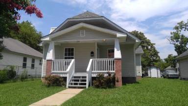 Main picture of 2211 E 12th St