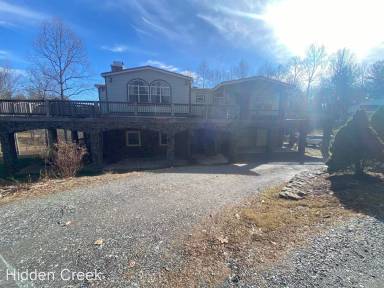 Main picture of 167 Wagon Wheel Rd