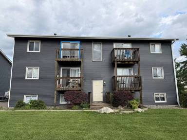 Main picture of 975 39th St