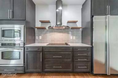 Main picture of 2323 N Houston St