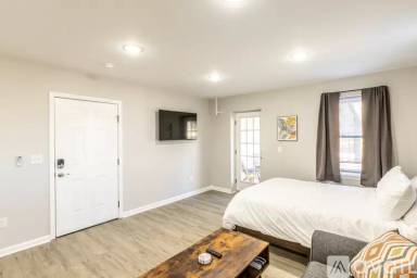Main picture of 1329 Riverdale Dr