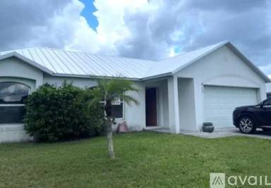 Main picture of 615 SW Lakehurst Dr