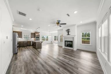 Main picture of 2104 SW Poppy St