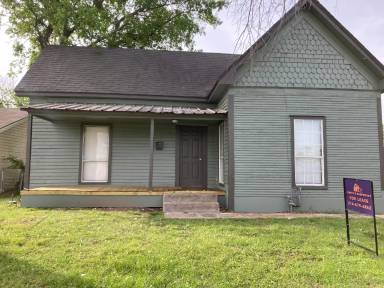 Main picture of 115 1st St