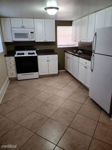 Main picture of 4455 N Maplewood Ave