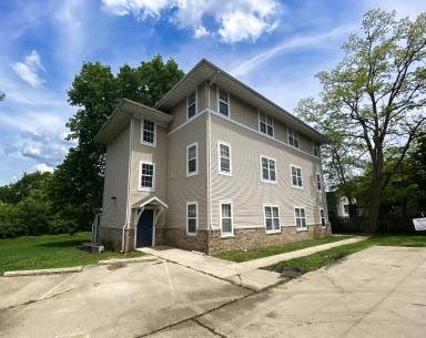 Main picture of 604 1/2-1 West Elm Street