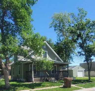 Main picture of 2400 Dudley St