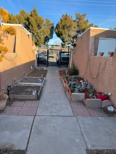 Main picture of 932 San Pedro Dr SE