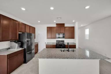 Main picture of 8751 Oak Lawn St