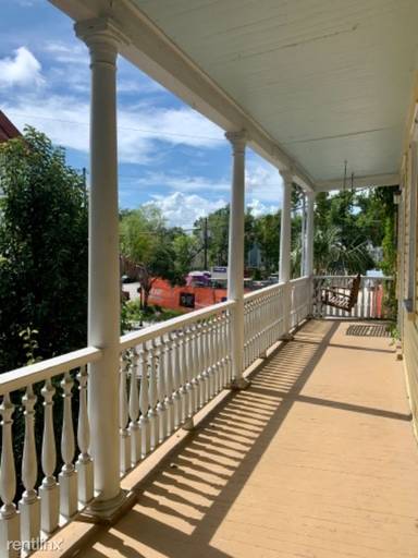 Main picture of 201 Spring St
