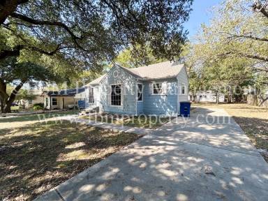 Main picture of 608 W Lake St
