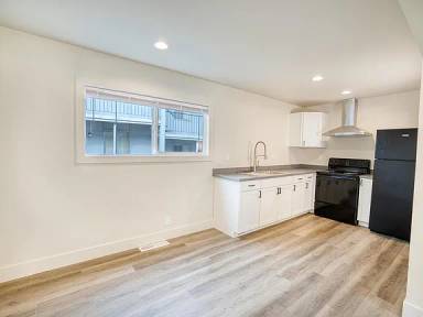 Main picture of 944 West St
