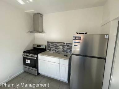 Main picture of 3012 1/2 E 1st St