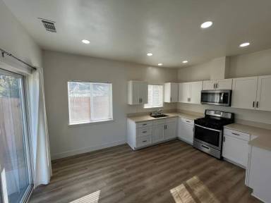 Main picture of 449 Tognazzini Ave