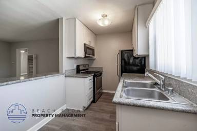 Main picture of 125 Ximeno Ave