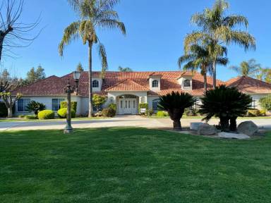 Main picture of 7306 W Tenaya Ave
