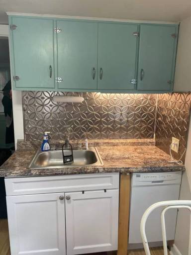 Main picture of 729 N Lee Hwy